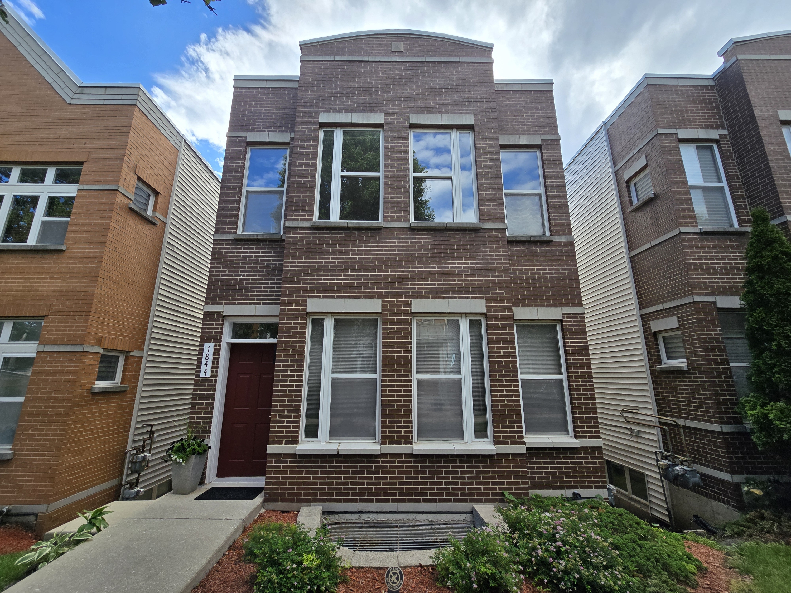 1844 North Lockwood Avenue - B